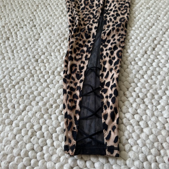 VICTORIA'S SECRET LEOPARD LACE‎ UP STRAPPY SIZE L - Picture 15 of 15